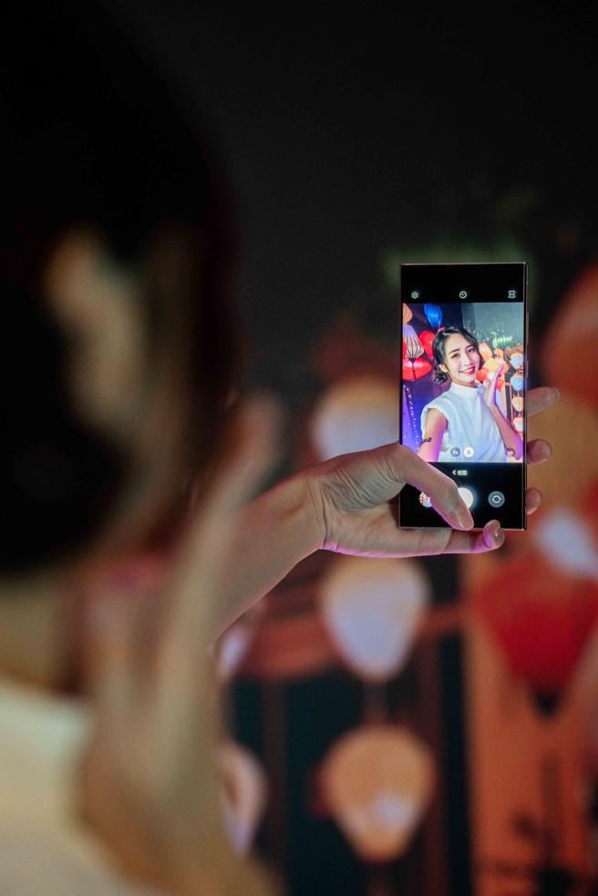 三星全新Galaxy S23系列均升级为Dual Pixel对焦技术，更首搭载了Super HDR前置镜头，自拍照片或影像都能带来更佳的成像体验。（石智中摄）