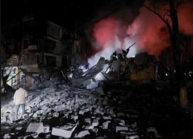 俄羅斯1日發射飛彈，攻擊烏東的克拉莫托斯克市（Kramatorsk），摧毀了一幢民宅。（路透）