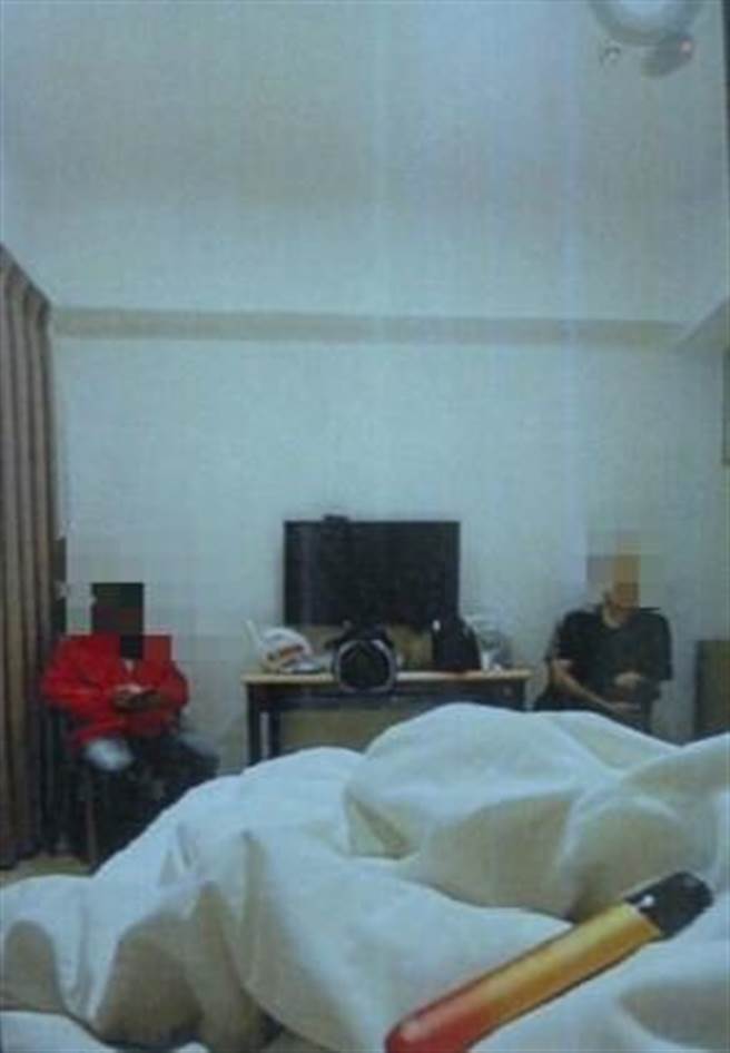 台中警方查获诈骗集团以高价出租帐户为饵的诈骗手法，将被害人囚禁在旅馆内，利用骗来的帐户诈骗赃款。（台中市警第一分局提供／张妍溱台中传真）