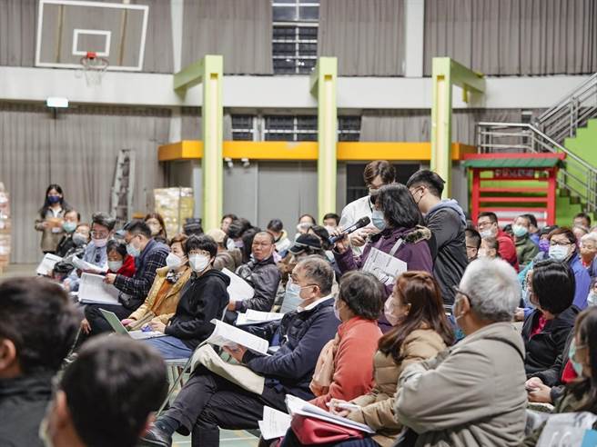 永和大陈单元6办公听会，未来预计会更新为3栋超过30层楼的大楼。（新北市都更处提供）