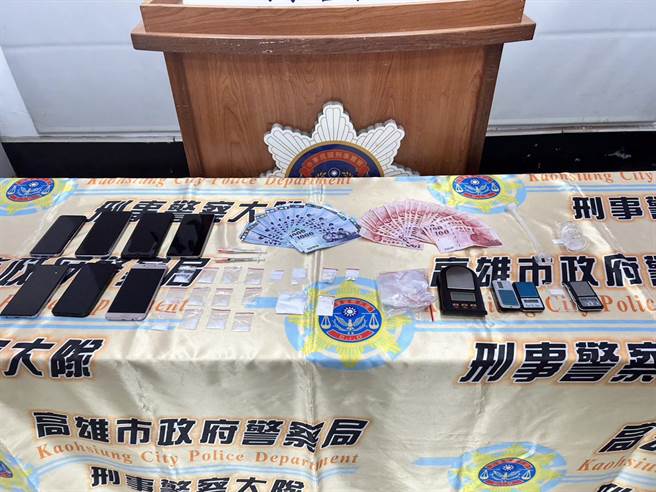 警方查獲車上海洛因、安非他命等毒品。（崔正綱攝）