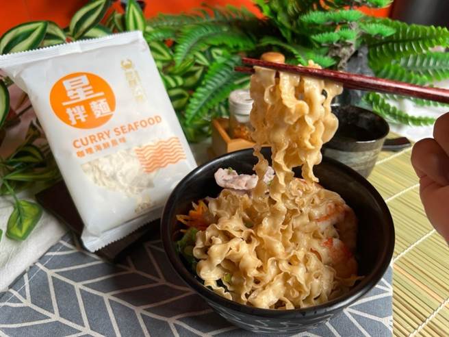 2月15日前，买两包拌麵加赠龙虾海鲜浓汤，此为示意图。（白帅帅摄影团队提供）