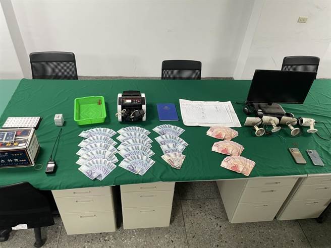 北斗警分局查获职业赌场，逮捕31人、查获赌资和赌具。（北斗警分局提供／吴敏菁彰化传真）