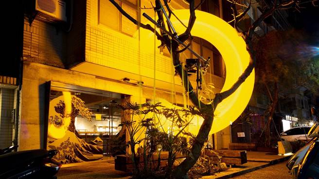 配合台灣燈會，北市推出「藝術入店」活動，圖為boven 雜誌圖書館。（北市觀傳局提供／張芷瑜台北傳真）