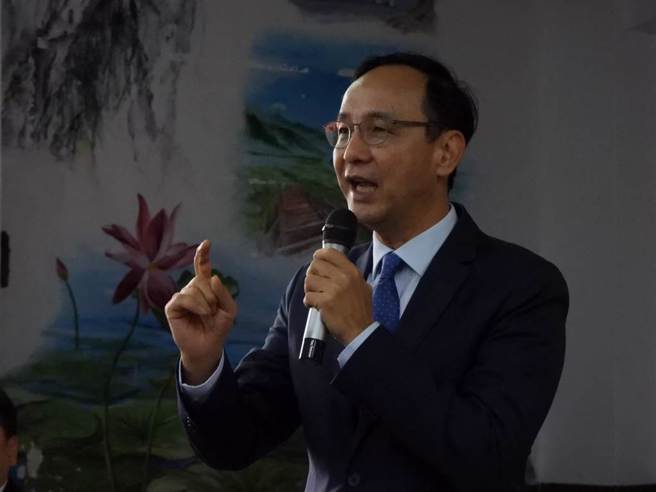 國民黨主席朱立倫今上午赴花蓮縣黨部參加新春團拜聯誼活動表示，黨內預計於下月4日南投立委補選結束後，討論2024總統及立委的提名作業。（羅亦晽攝）