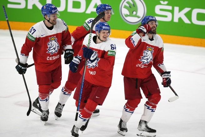 捷克冰球选手庆祝得分。（美联社资料照）