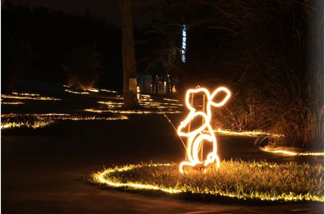 2023中台湾元宵灯会共有7大主题灯区、11款兔子、30组以上大型灯组。(台中市政府提供)