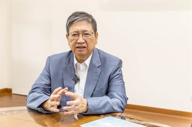 县长杨文科指这次调整人事主要由县府人员迁调，让具相关专业能力的优秀人员陞任。（罗浚滨摄）