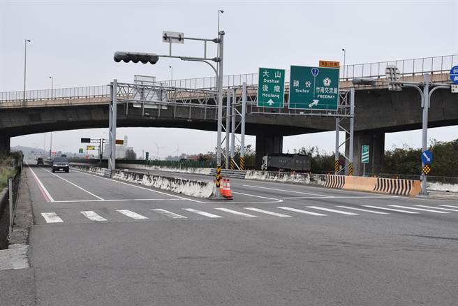 前行政院苏贞昌卸任核定台61线西滨快速道路新竹香山至苗栗后龙段全面高架化。（谢明俊摄）