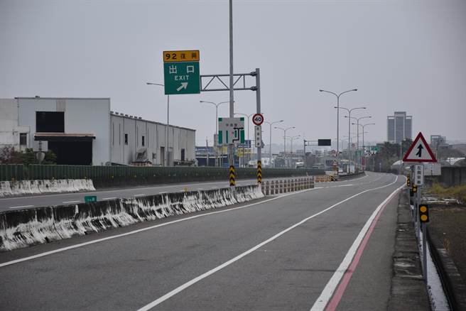 行政院苏贞昌卸任核定台61线西滨快速道路苗栗竹南、后龙段全面高架化。（谢明俊摄）