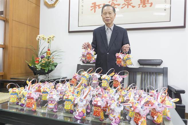 万和宫今年共准备3款小提灯，将在元宵节当天傍晚发送。（万和宫提供／张亦惠台中传真）