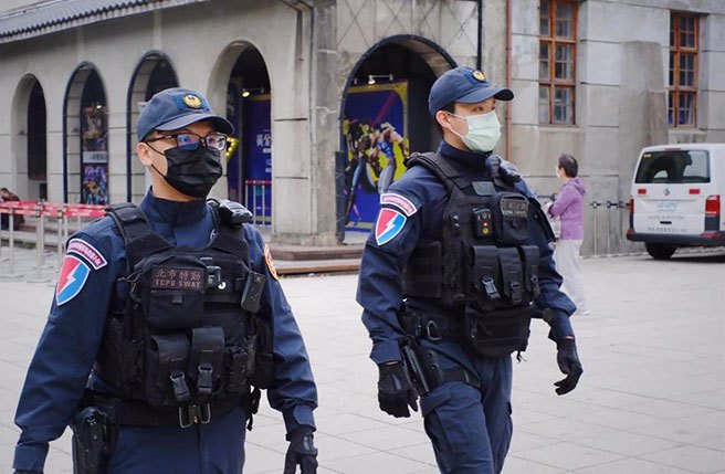 警方出动特勤警力到场维安。（翻摄照片／林郁平台北传真）