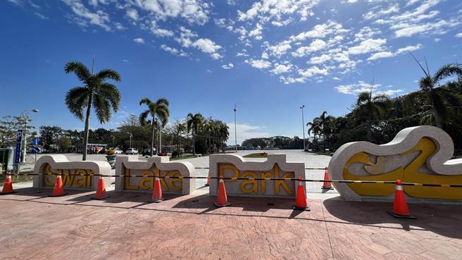 公所在这次改善工程上，透过较为开阔、友善的设计，为天鹅湖广场创造更多活动空间。（张毓翎摄）