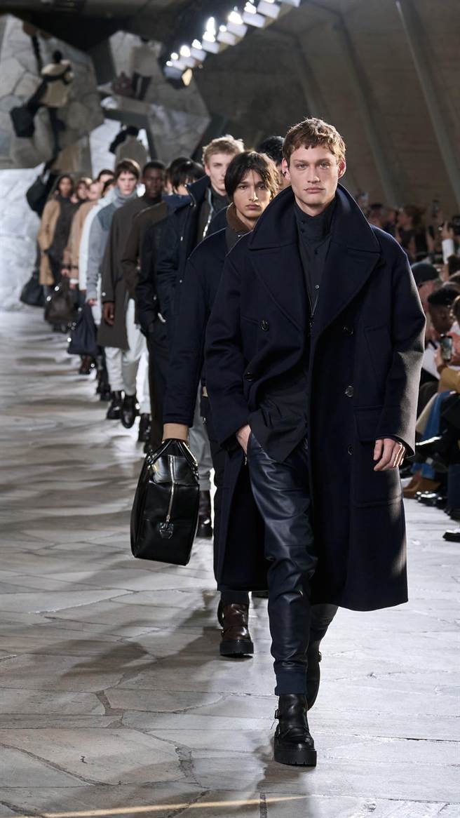 Hermes冬季男装，呈现出巴黎男人的自信姿态。（Hermes提供）