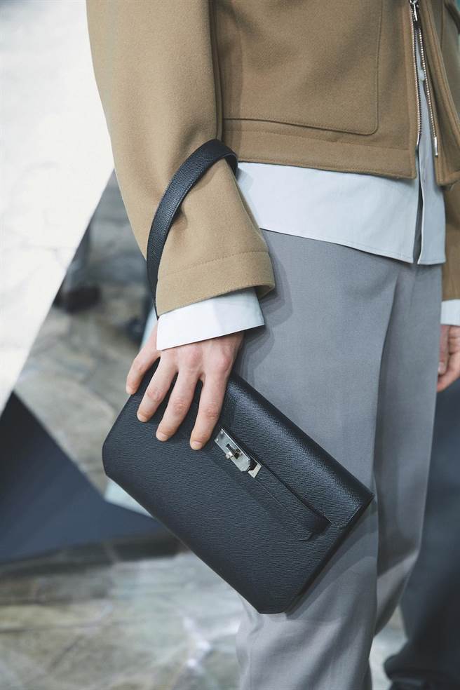 Kelly depeche包款也是男装秀上吸睛焦点。（Hermes提供）