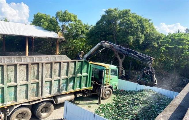 台东县环保局呼吁，请勿将废轮胎及废玻璃容器随意弃置。（台东县政府提供）