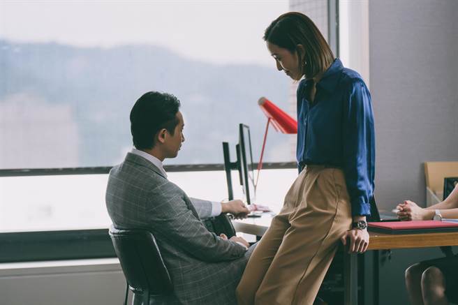 《最佳利益2、3季》Darren（左）、陈庭妮律师兄妹阋墙，对峙飙戏。（群之噰传播提供）