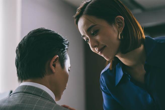 《最佳利益2、3季》Darren（左）、陈庭妮律师兄妹阋墙，对峙飙戏。（群之噰传播提供）