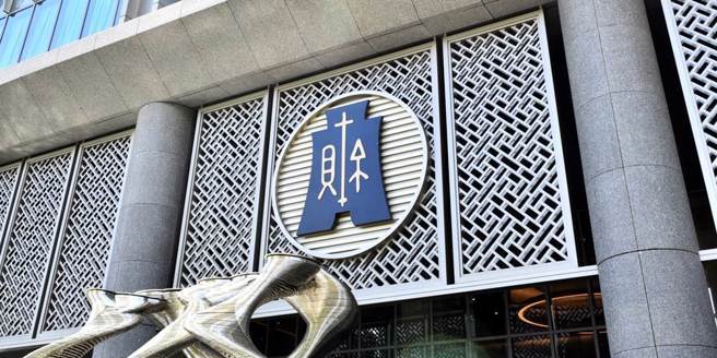 各地政府超徵红包入袋729亿元。财政部国库署2日表示，111年度普通统筹分配税款实际收入数较预算通知分配数增加729亿元（含利息收入1.3亿元），业按公式设算分配，于1月18日完成拨付作业。（图／工商时报资料照）