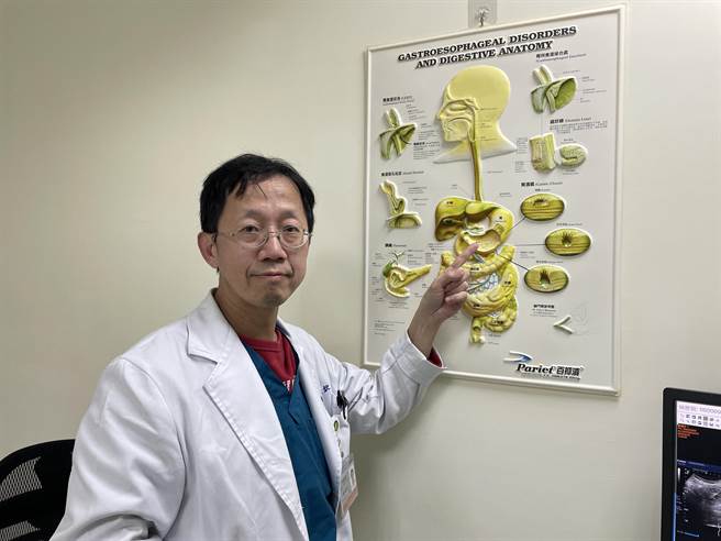 乌日林新医院胃肠肝胆科主任赵俊钦表示，糯米不易消化，易导致肠胃胀气，建议民眾吃汤圆一次不要吃太多，以免造成肠胃不适。（潘虹恩摄）