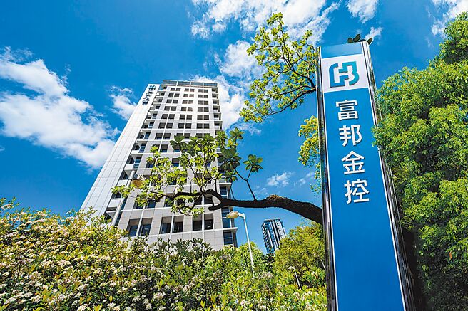 台灣金融業雙料冠軍，富邦金控榮登《Brand Finance》全球500大最有價值品牌及永續指數排行榜。圖／公司提供