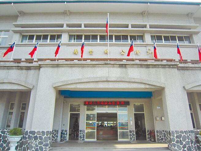 花莲县寿丰乡公所透过自治条例祭出福利，即日起补助新生儿父母每胎1万元生育津贴。（摘自寿丰乡公所脸书）