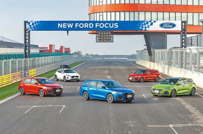 Ford Focus车系全新阵线，Focus Hatchback ST-Line Vignale（左起）、Focus Active Vignale、Focus Wagon ST-Line Vignale、Focus ST X Wagon、Focus ST X Hatchback 6MT。（福特六和提供）