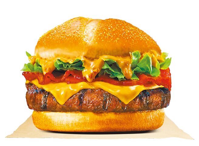 汉堡王补班日推加购「花生安格斯牛肉堡」优惠，消费满额即可用88元品尝美味。（汉堡王提供）