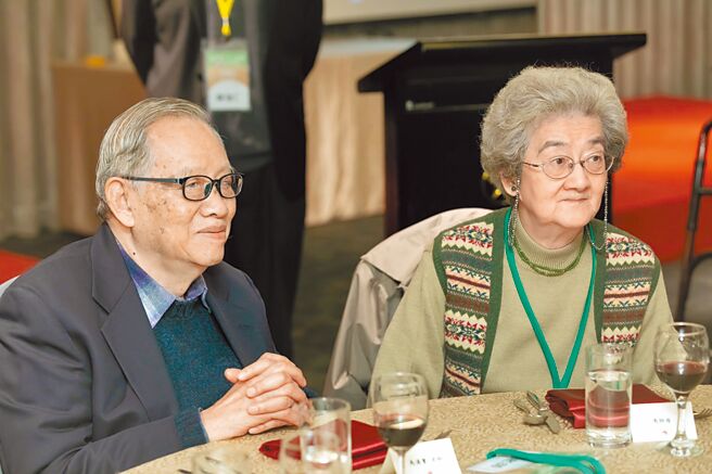 马汉宝教授（左）与马师母萧亚麟教授于2022年先后辞世。（家属提供）