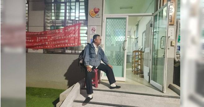 刘男穿着整齐清洁，无异于一般人，他被接到凤山街友服务中心，但无法配合作息，很快就重回流浪生活。（图／翻摄照片）