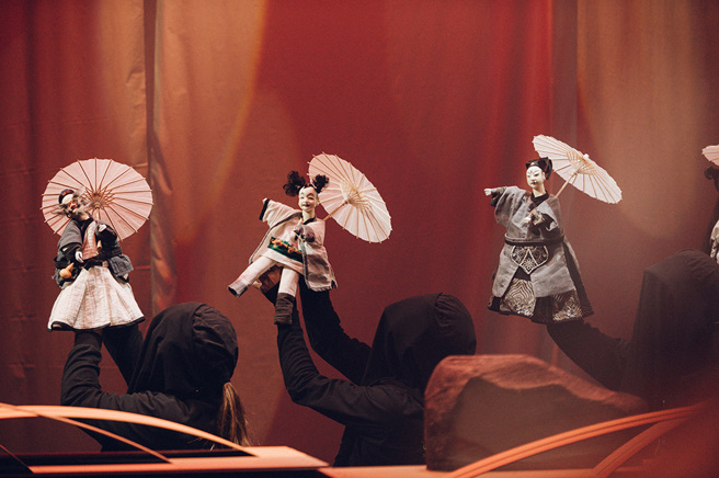 臺北木偶劇團於今年推出的《水鬼請戲》，編劇周玉軒以嘉義大莆林水鬼傳說為本，藉由蒐集當地民間傳說，轉化為劇中角色人物。（圖/ 臺北木偶劇團）