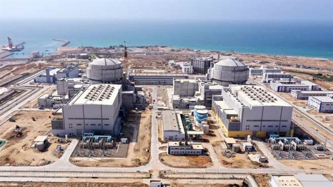 大陸自主三代核電華龍一號海外首個工程正式交付巴基斯坦。（觀察者網）