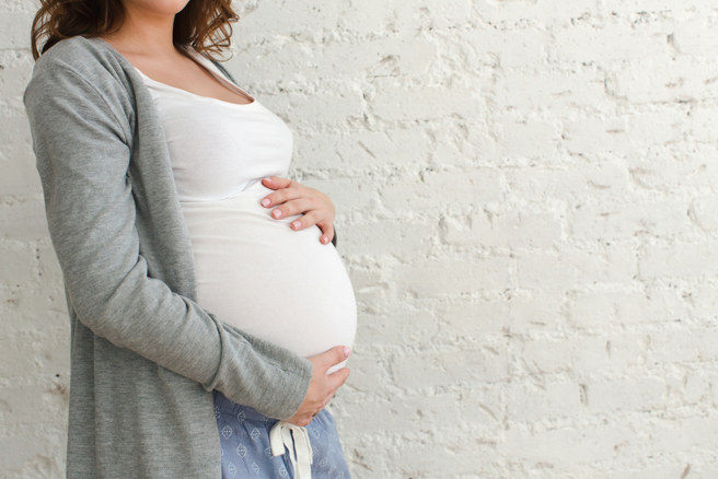 一名男子與未成年女友發生性行為，導致對方懷孕，因此吃上官司。（示意圖／Shutterstock）