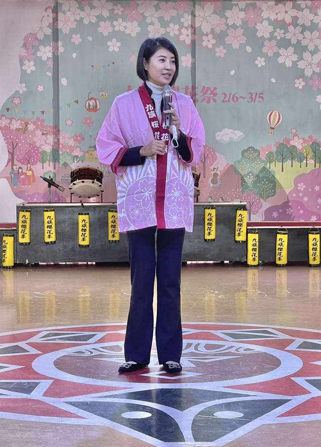 南投县长许淑华邀民眾5日参加南投灯会闭幕典礼，6日到九族赏樱花。（杨静茹摄）
