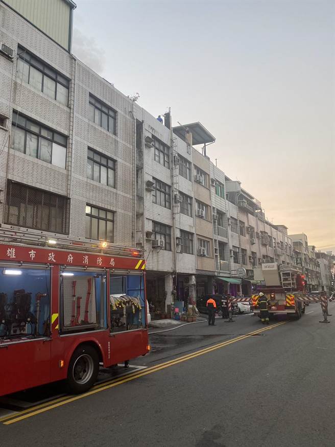 高雄三民区北平二街某透天民宅，今日下午5时许传出火警。（翻摄照片／崔正纲高雄传真）