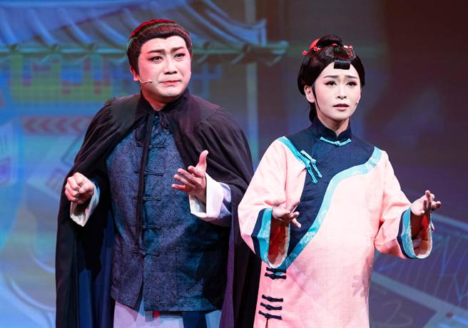 2023台灣戲曲藝術節將於4月6日開跑，台灣戲曲中心31日舉辦活動記者會，現場安排「榮興客家採茶劇團 」帶來的「少年英雄」精彩片段。（羅永銘攝）