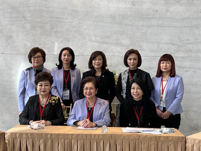 中台灣女力論壇聯合會今天成立，盼發揮女性特質，展現另類社會影響力。（林欣儀攝）