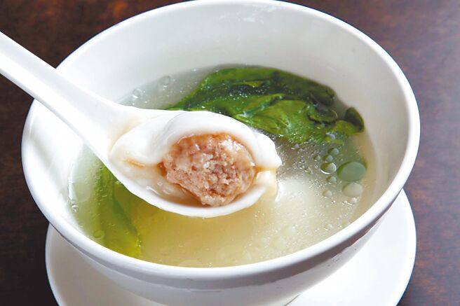 手作鲜肉汤圆以台湾黑毛猪入馅，皮嫩Q弹，肉馅鲜美。（点水楼提供）