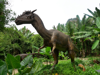 《侏羅紀公園》是真的？住家監視器拍到 恐龍街上閒晃