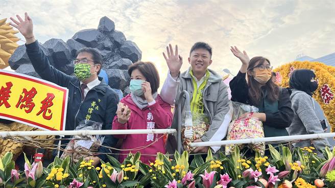 市长黄伟哲（左一）、立委赖惠员（左二）。（张毓翎摄）