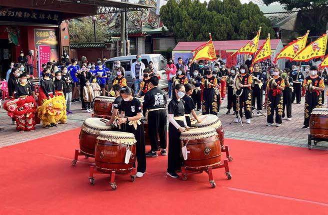 市府教育局今天在武庙广场办理「大台南囝仔仙拚仙」活动，邀请推广民俗技艺有成的31所学校到场展现成果。（张毓翎摄）
