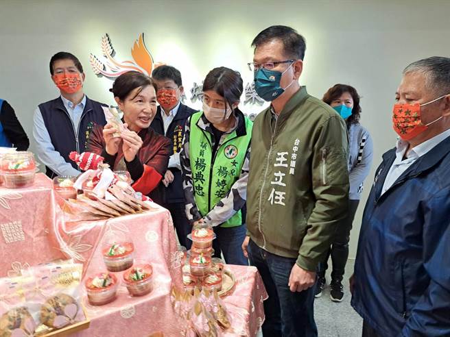 今天上午同步举行57烘焙俱乐部揭牌仪式，宣告正式启用。（陈世宗摄）