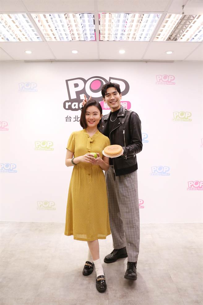 冼佩瑾與涂善存開心合照。（POP Radio提供）