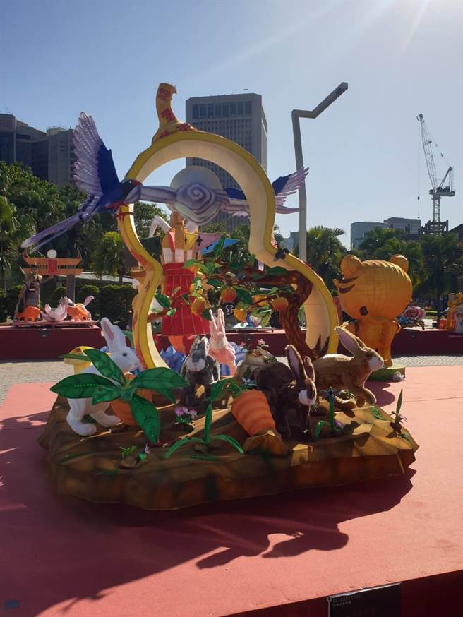 李宗瑞今年以「兔耀福门喜临春」作品获得「台湾灯节」竞赛佳作。(矫正署提供)