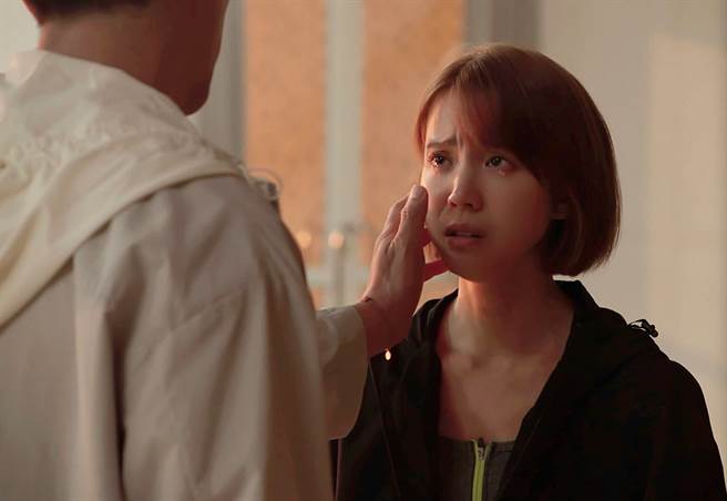 程予希痛哭。（民视提供）