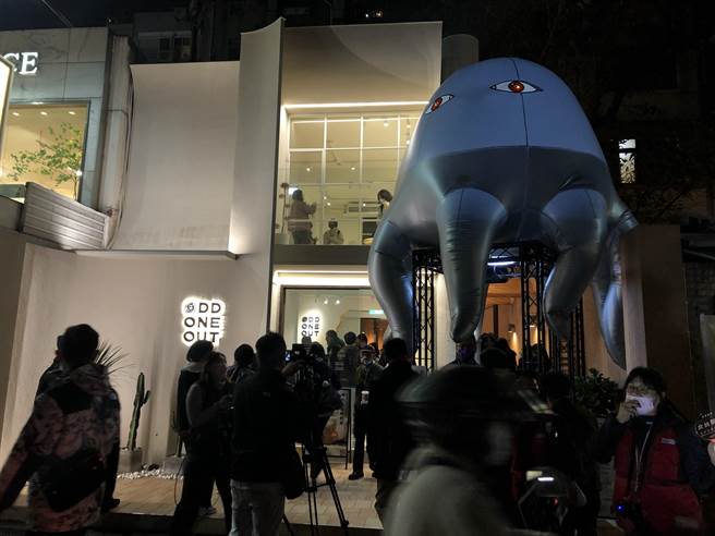 昨日光展区踩线团地点位于东区商圈，由产发局长陈俊安、商业处长高振源及观传局主秘兼发言人萧君杰陪同。（张芷瑜摄）