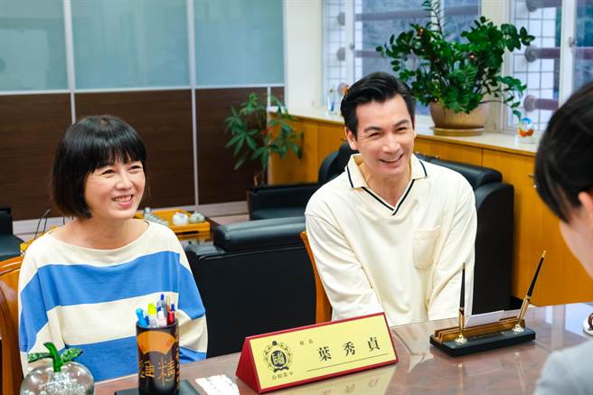 苗可麗（左）、伊正（右）分別飾演黃姵嘉爸媽。（公視台語台提供）