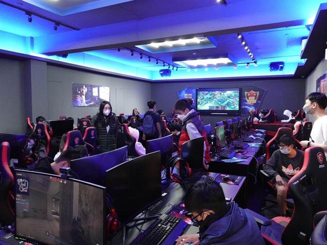 「黎明X南华『最强传说校园赛』电竞大赛」3日吸引60多名国中生，共计12队报名参赛。(主办单位提供)