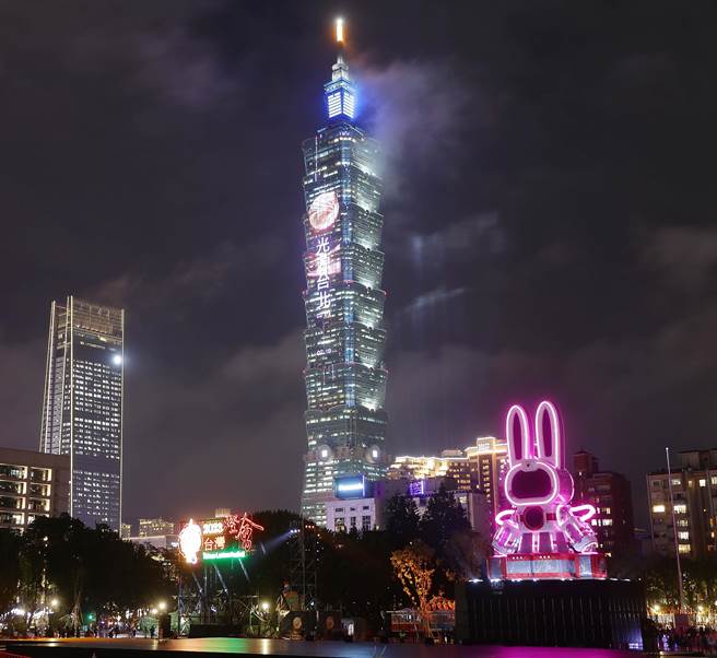 「2023台湾灯会在台北」2月5日至2月19日举行，本次以「光源台北」为概念，规画中央展区、光展区、源展区及未来展区等4大展区。（季志翔摄）