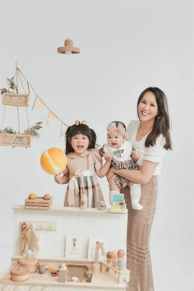 詹璇依有2個可愛的女兒，分別為4歲及1歲。（詹璇依提供）